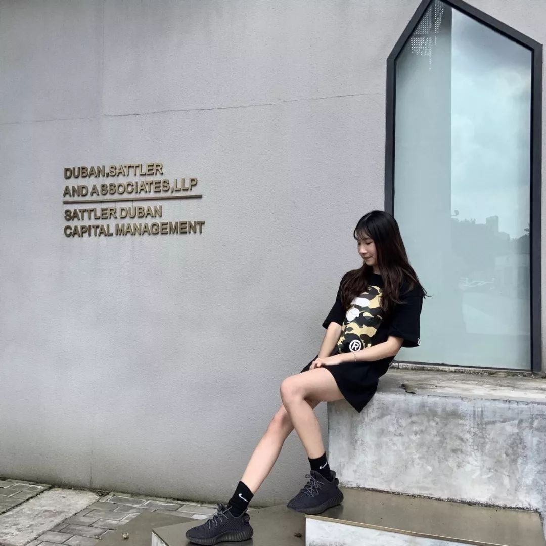 aj1和yeezy满天星,aj和yeezy哪个更容易受欢迎