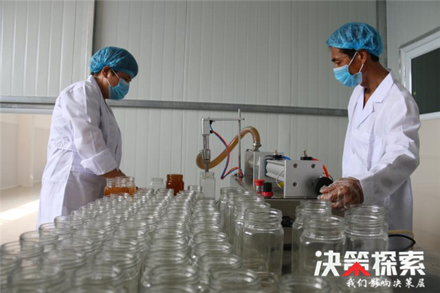 南召县小店乡：扶贫车间建村口脱贫致富有奔头