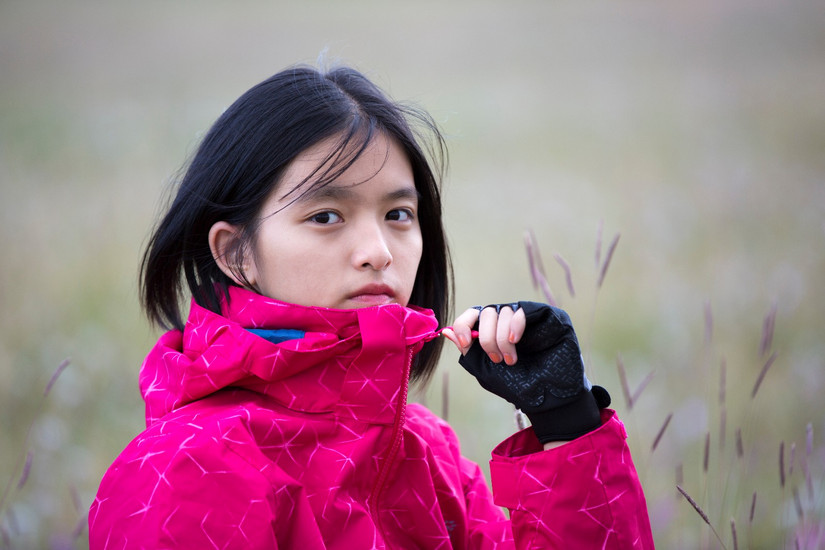 伊犁那拉提旅游冲锋衣穿搭,新疆伊犁风景冲锋衣