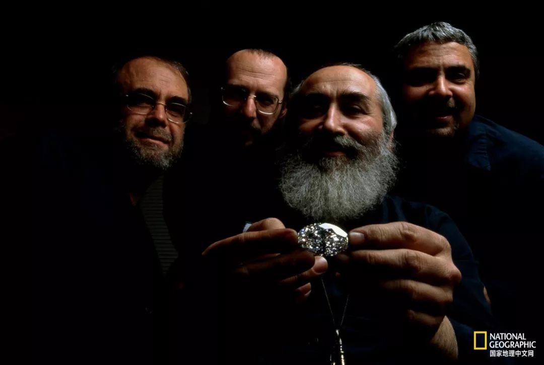 钻石本来不值钱 (假如钻石不值钱了)