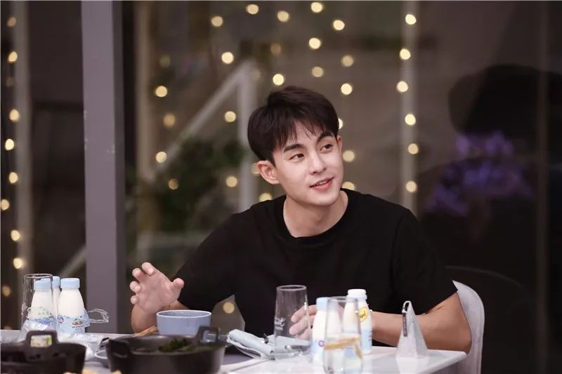 恋梦空间卓逸凡张领领最后约会,恋梦空间张领领和卓逸凡牵手