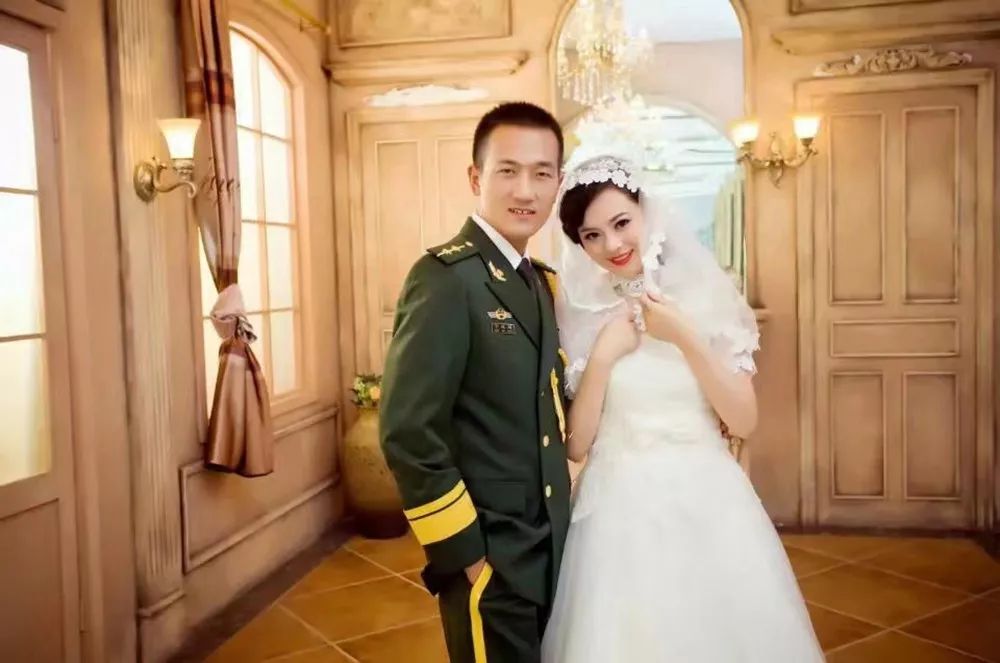 军人爱情故事,七夕军人情侣