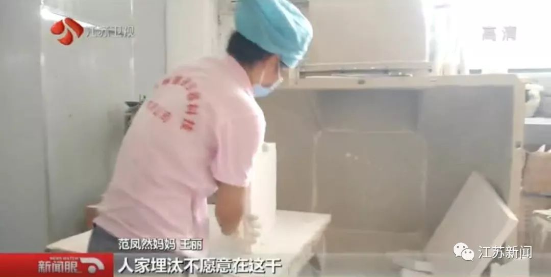 穿不起专业球鞋，9岁的她是足球场上唯一的女生：我们穷但也有梦想