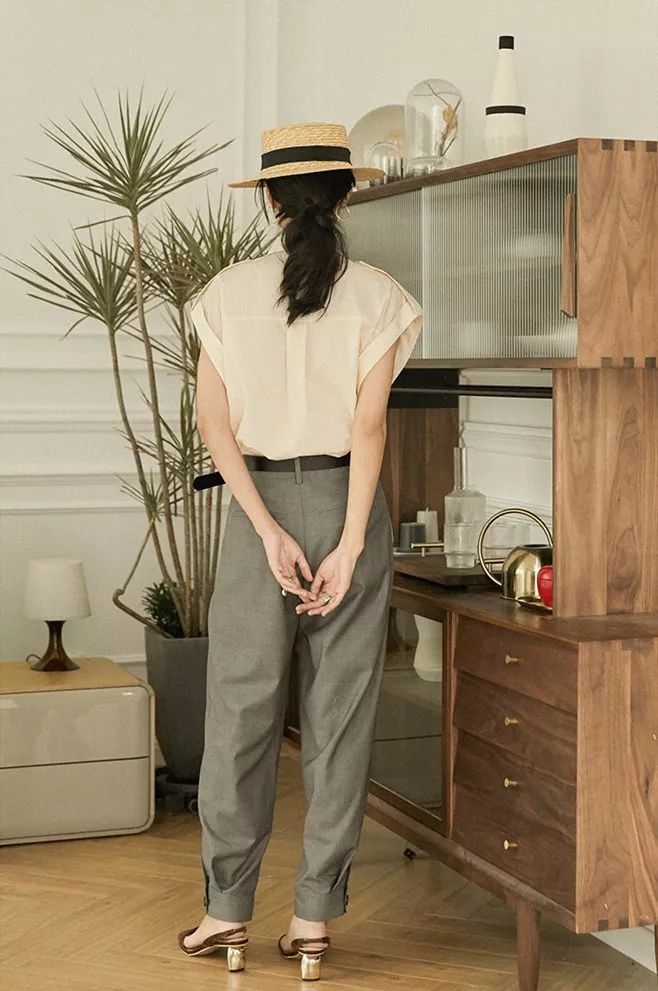 所谓的高级感就是越简单越高级,极简的高级感是极致的