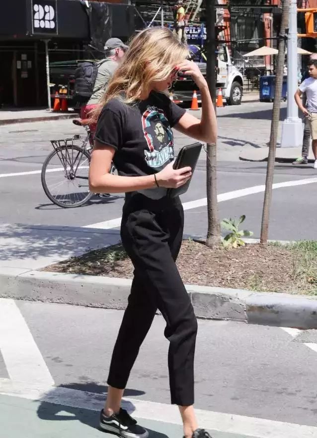 所谓的高级感就是越简单越高级,极简的高级感是极致的