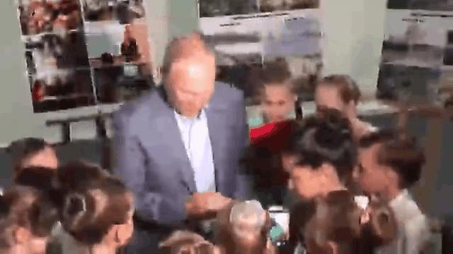 普京在这里秀完车技又看演出，美国和乌克兰很恼火