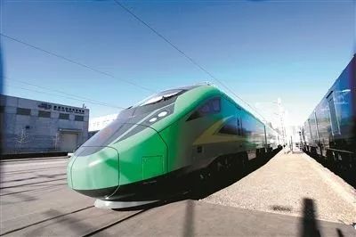 喜讯连连!昆深高铁来啦!中秋假火车票开抢、大理至丽江“绿巨人”今日首开