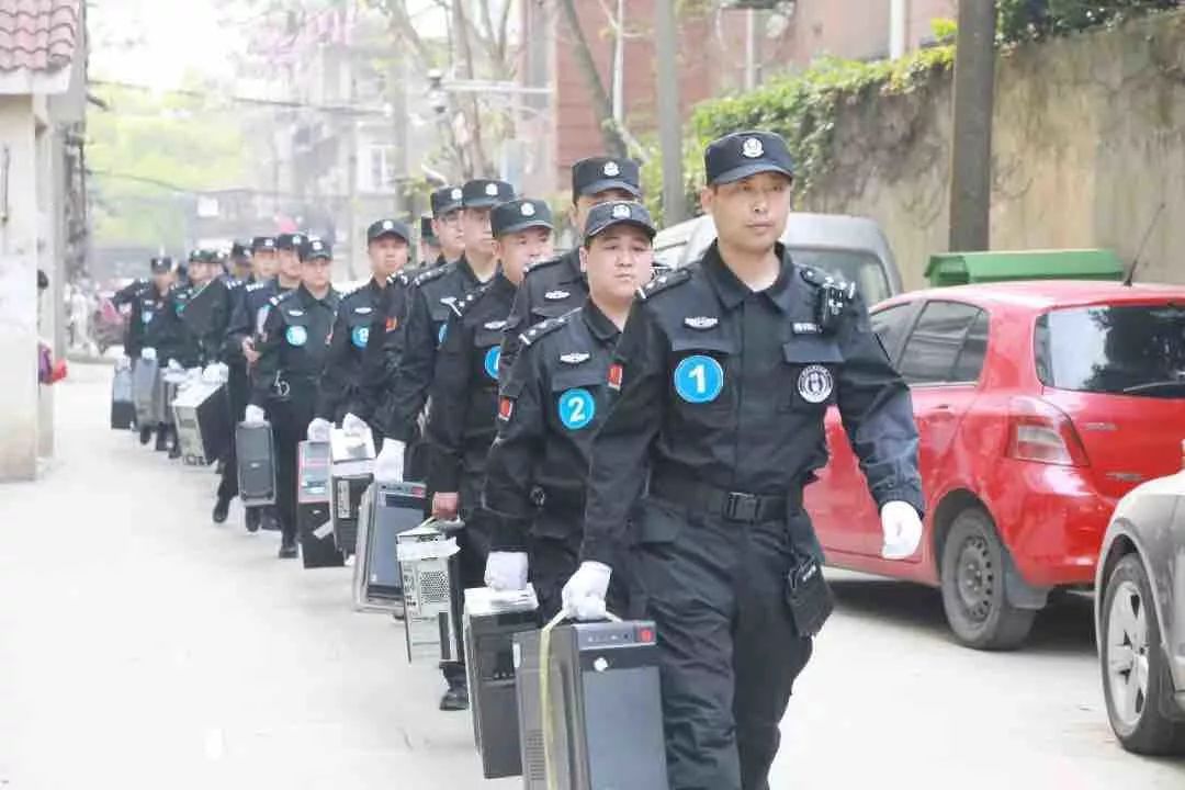 1999年生的他，编写聊天“话术”剧本专挑“宝妈”微商下手|今晚九点半