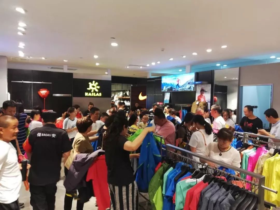 0.9折搬空全场！银泰开元是个狼人啊