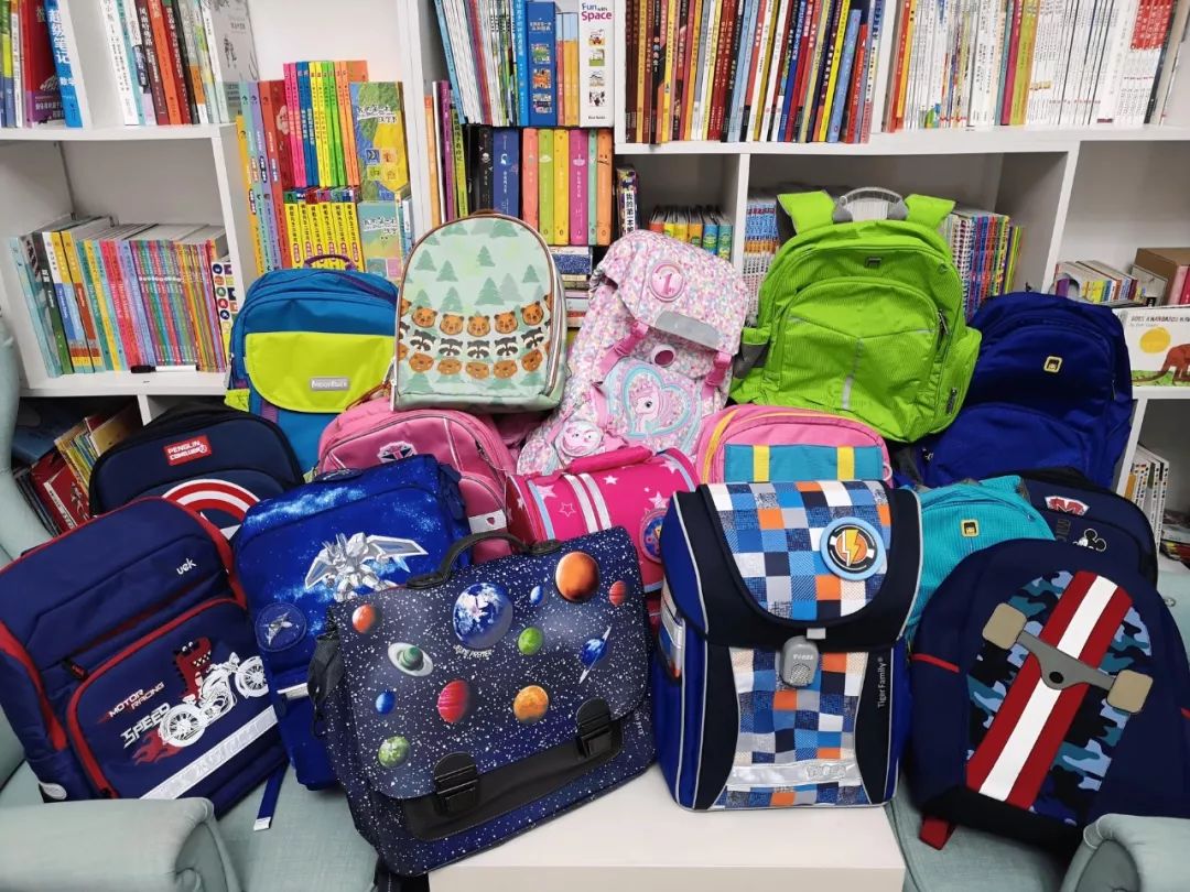 背书包驼背怎么纠正,小孩背书包导致驼背怎么矫正