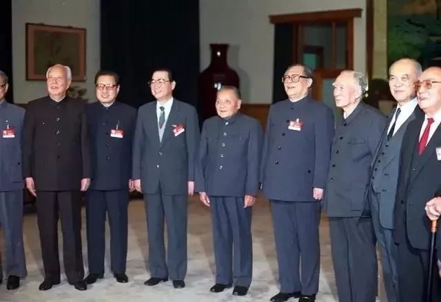 今天他115岁了，*小平邓**一生的40个瞬间