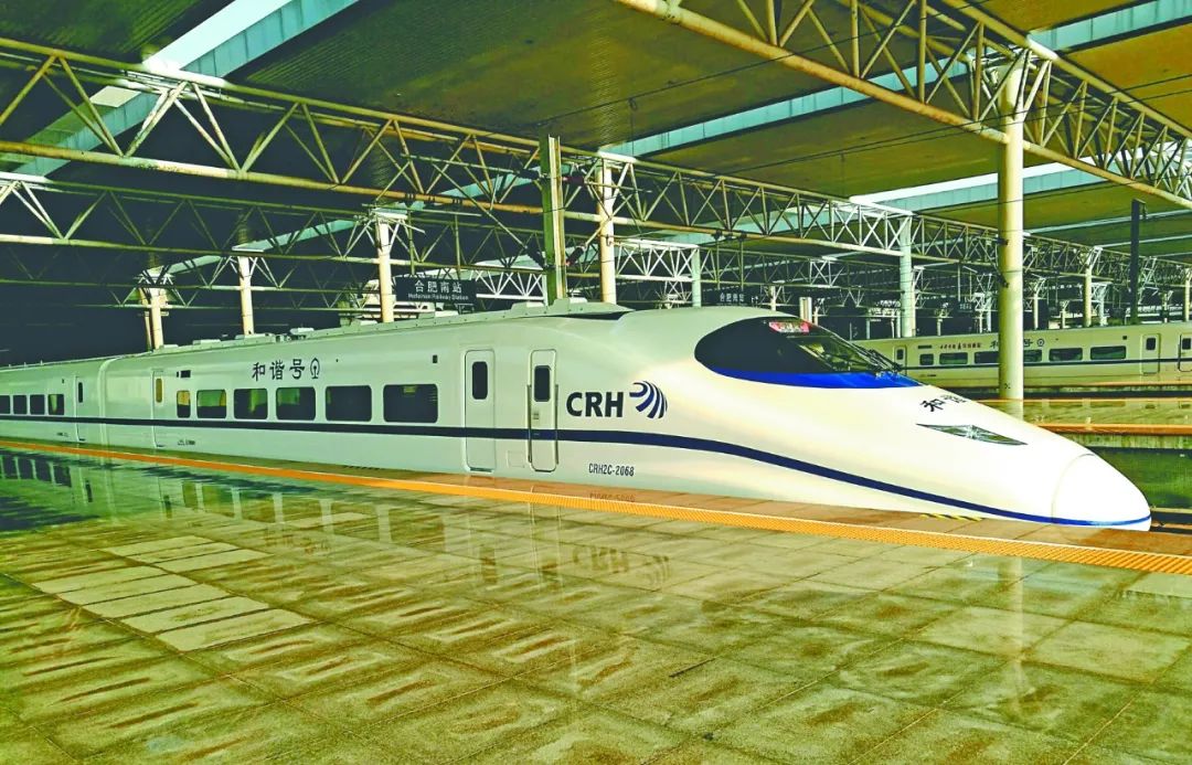 「早安·芜湖」每晚近3万人次打卡“十里江湾”，这几类乱象令城管队员最头疼