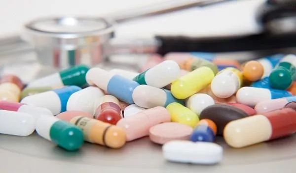 不能掰开用的有哪几种药,胶囊类药可以掰开吃吗