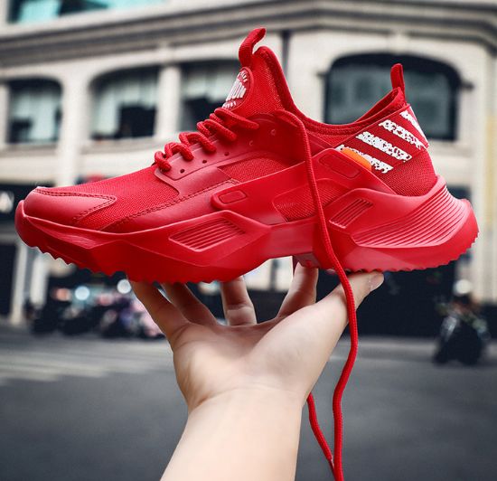 这款鞋！让整条街的回头率都归你！舒服的如同踩棉花！帅到不像实力派