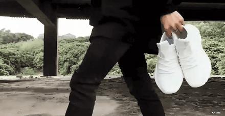 这款鞋！让整条街的回头率都归你！舒服的如同踩棉花！帅到不像实力派