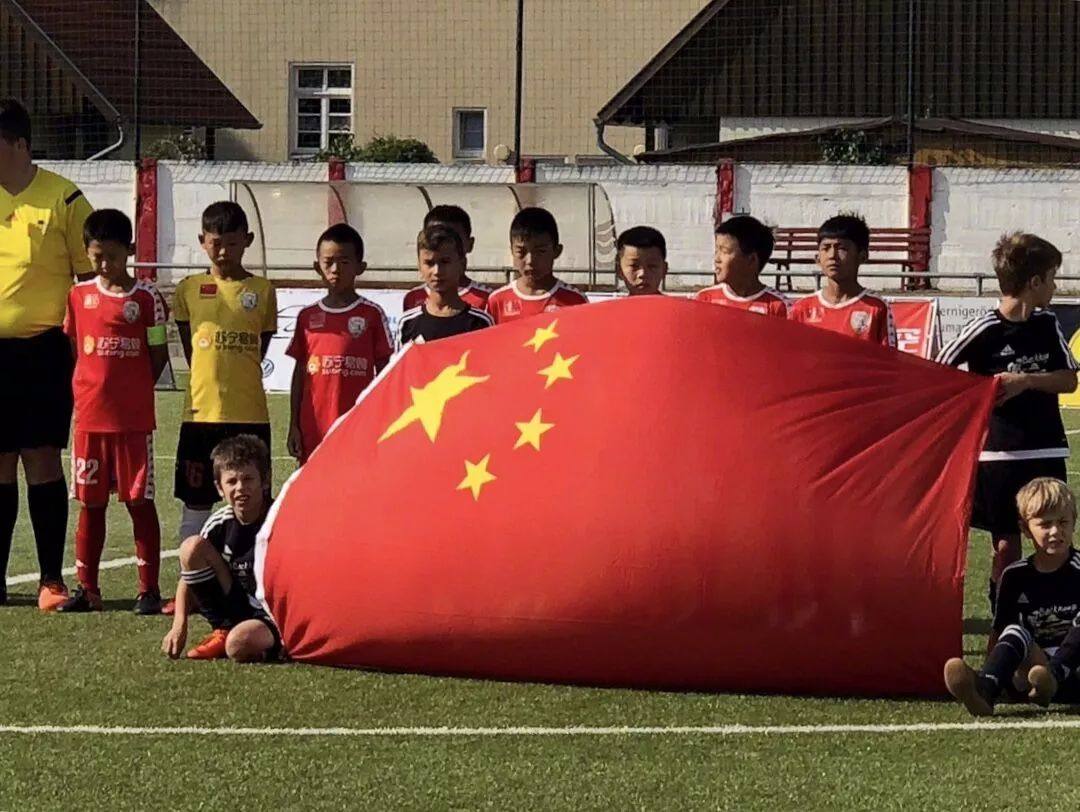 中国足球小将评价视频,夸奖中国足球小将