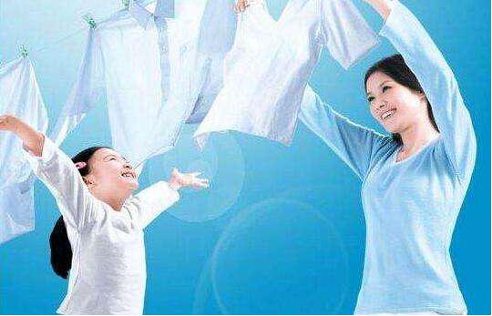 黑衣服褪色发红怎么恢复小妙招,洗黑色衣服不褪色的妙招