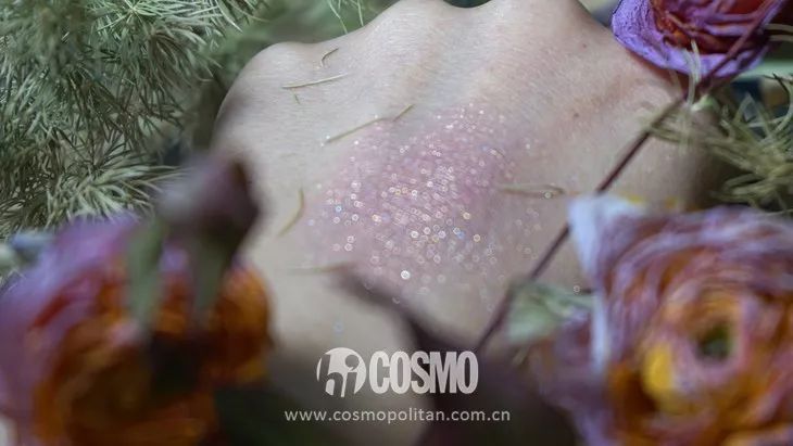 美人计|龙妈竟然用中国眼影化妆？等不及看外国代购来中国买买买了