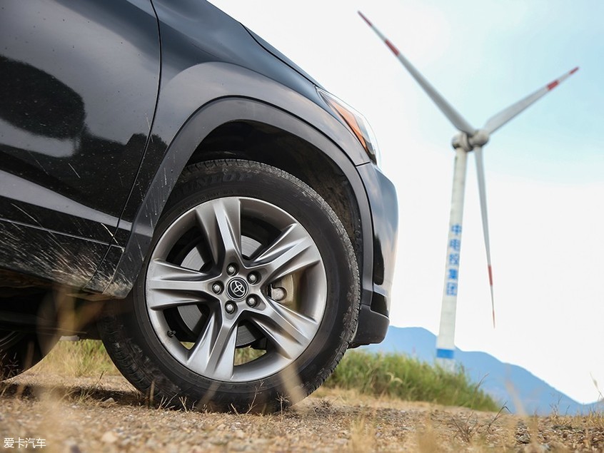 2018新款丰田汉兰达舒适驾驶体验,试驾丰田汉兰达越野能力