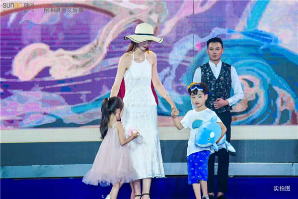 昆明融创文旅城滇池小镇,昆明融创文旅城开业视频