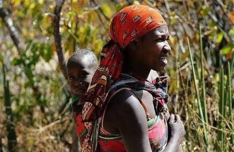 非洲最封闭部落，当地“大臀美女”，在这里要听男人的话