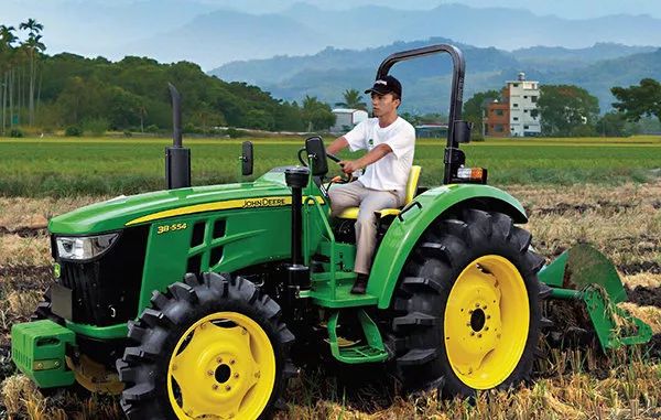 值得买的几款拖拉机,最新180拖拉机多少钱一台