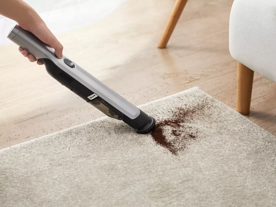 这个吸尘器超轻、迷你、吸力强,哪都能吸丨界界好物馆