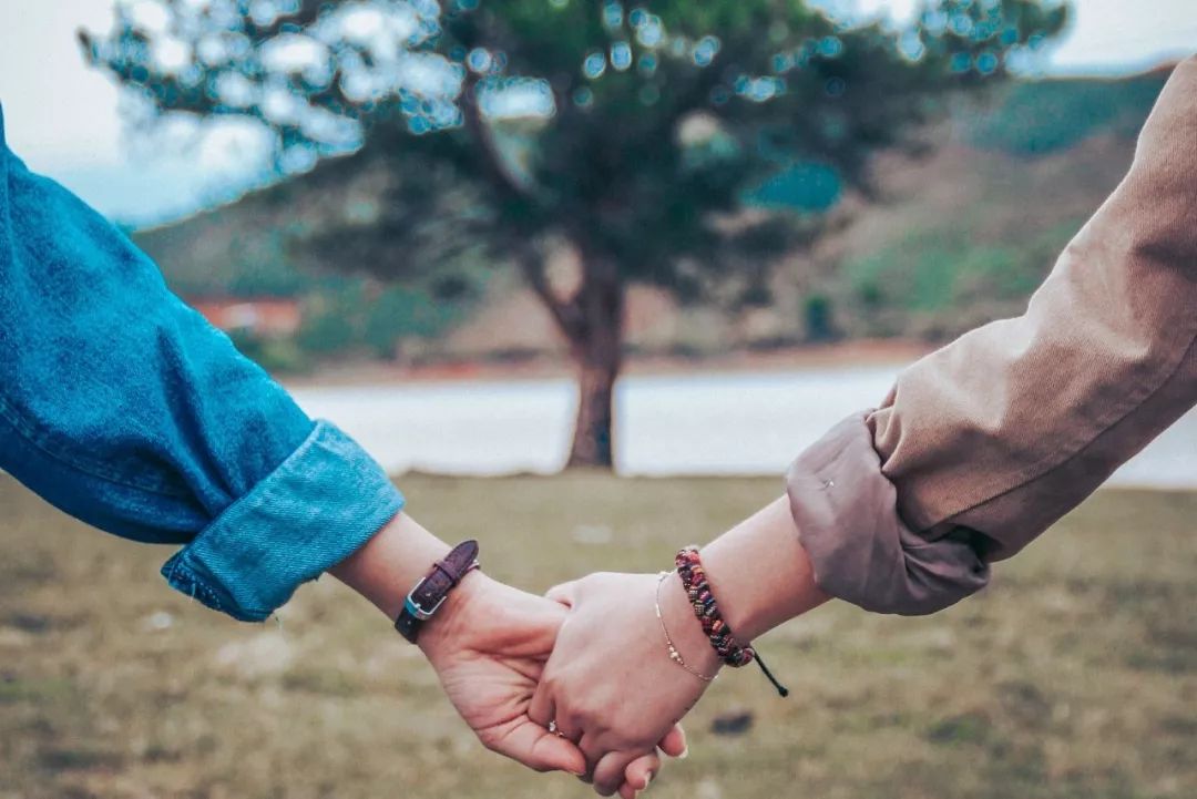 这五种人一定要拉黑,人际交往中的拉黑