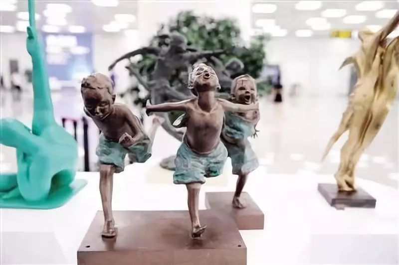 每天3分钟尽览天下事（重要提醒：今天郑州尾号1和6的车辆限行/明晚，《开学第一课》开讲，你期待么？/香港开抓“港独”分子）