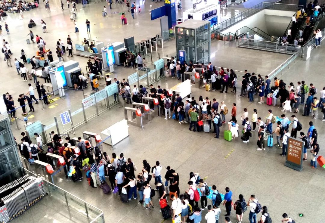 国庆假期火车票9月17日开售,中秋国庆假期部分方向火车票紧俏