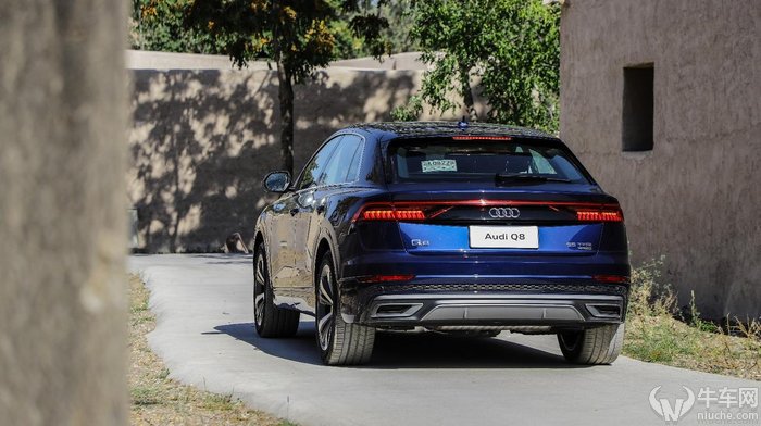 奥迪q855tfsi价格多少钱,颜值爆表车长五米抢先试驾奥迪q8