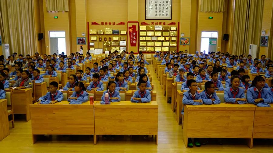 「壮丽70年•奋斗新时代」红色基因代代相传，宾川革命英烈红军小学开学第一课这样上