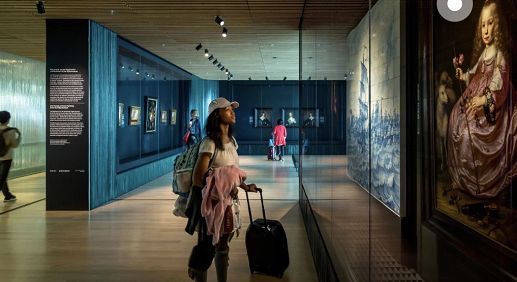 机场游兴：繁花酷馆藏城韵