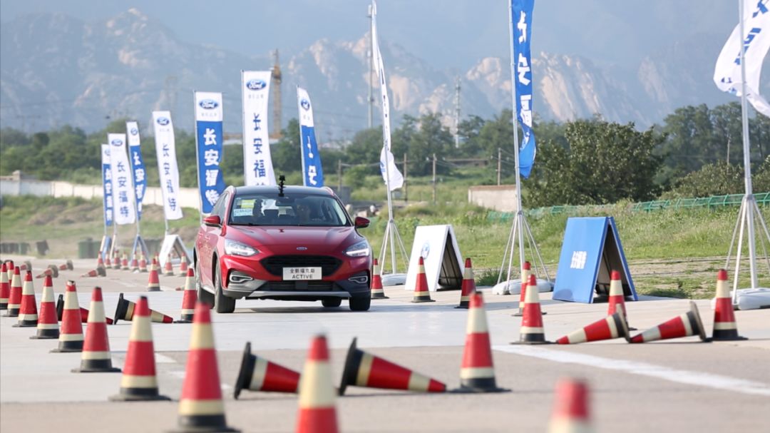 福克斯四缸active,福克斯出四缸