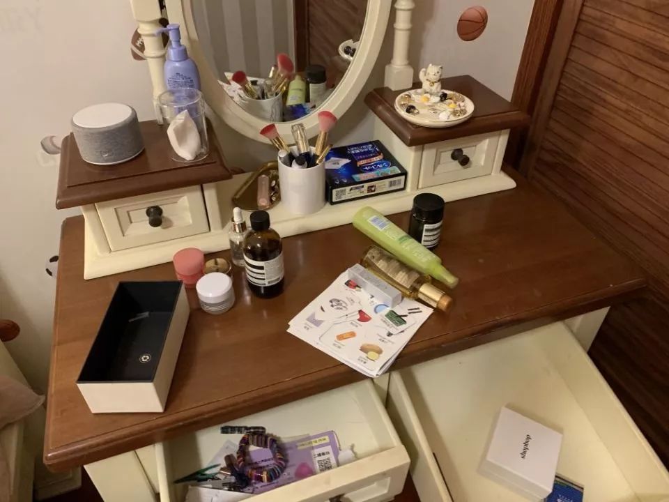 熊孩子丢垃圾回来,小孩与家长垃圾分类