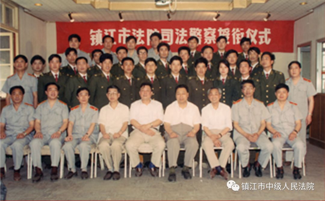 【壮丽70年奋斗新时代】制服不断在变惟有公正司法初心未改