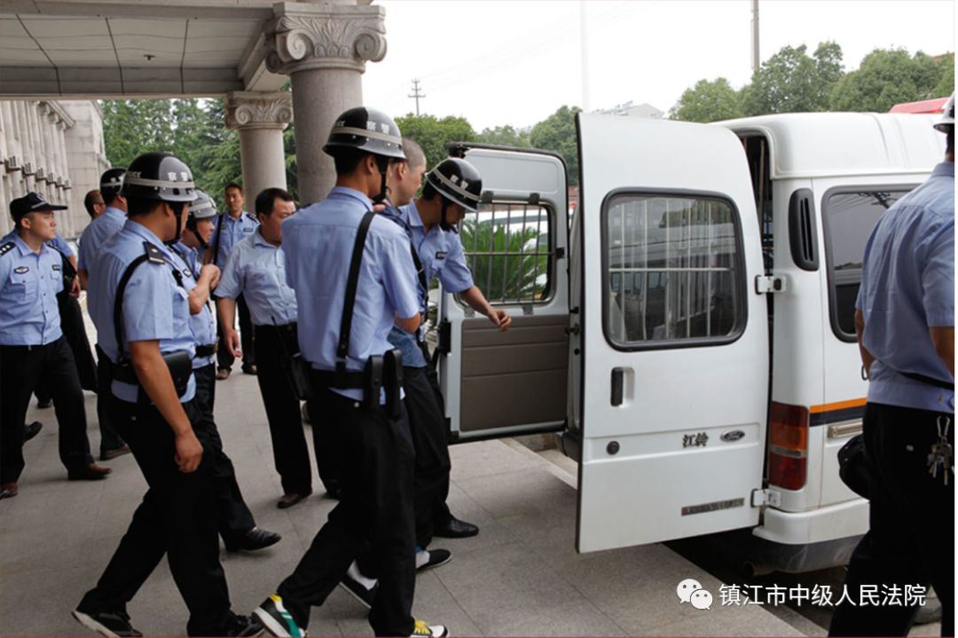 【壮丽70年奋斗新时代】制服不断在变惟有公正司法初心未改