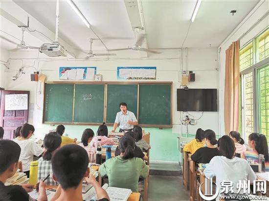 扎根大山的乡村教师,乡村教师见证教育变化