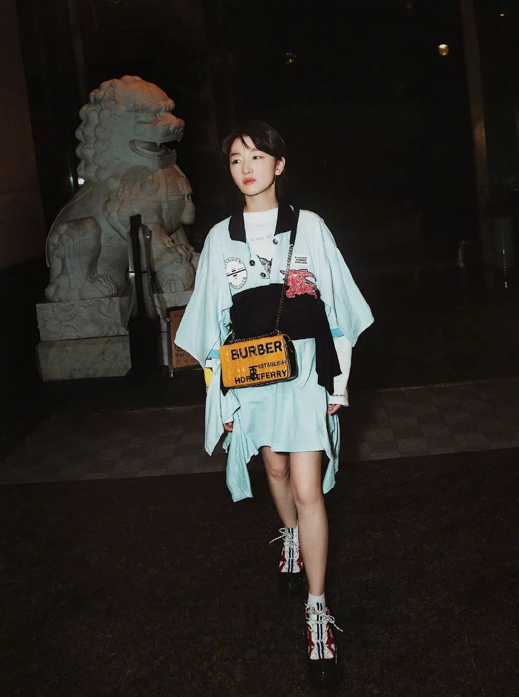 四款专属秋冬的慵懒发型,秋冬新款慵懒风宽松温柔