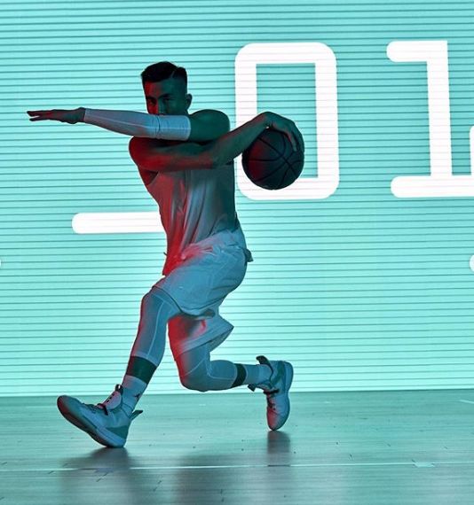 郭艾伦aj34秋天能穿吗,郭艾伦球员版aj34low登场