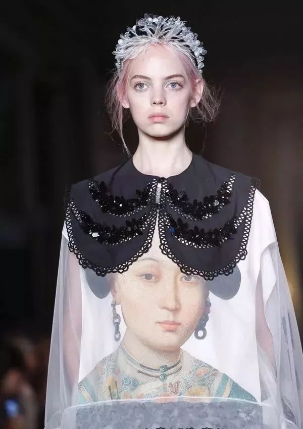 丝绸吊带长裙巴黎时装周,simonerocha泡泡裙