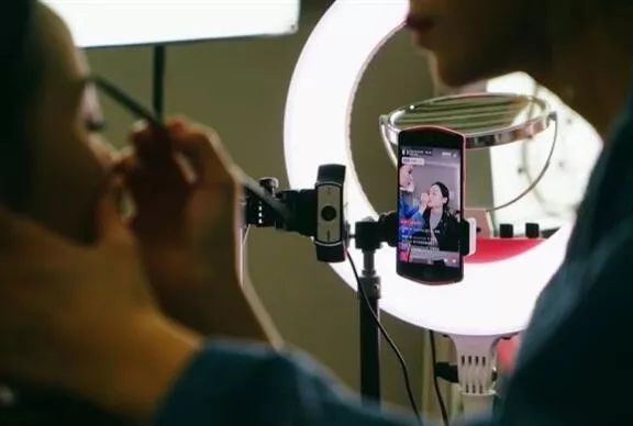 直播3个小时销售额,直播销售1个亿能赚多少