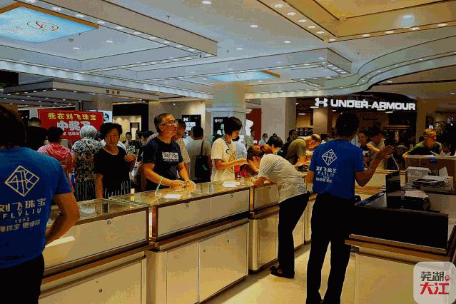 太火爆全国各地190万游客涌入景区,20多万人聚集