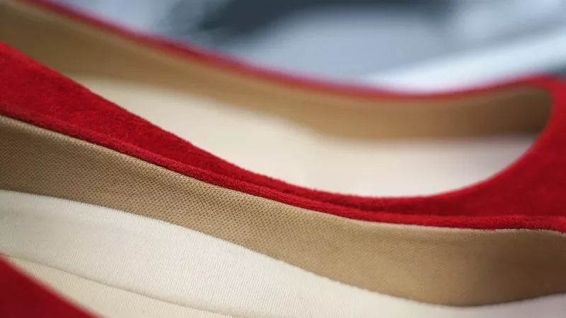 奥黛丽赫本钟爱的猫跟鞋,奥黛丽赫本尖头小黑鞋