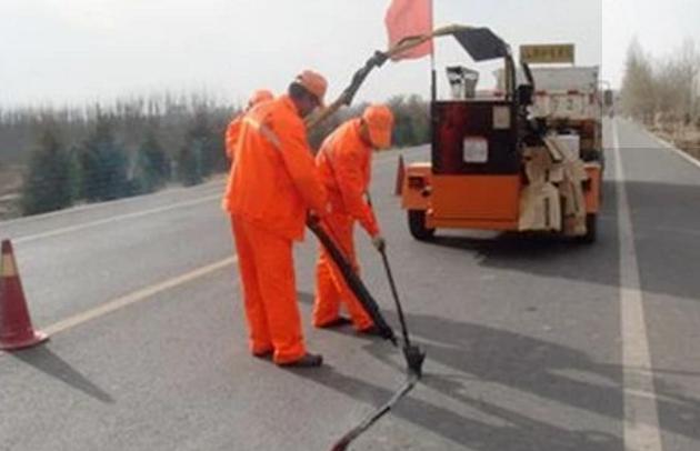 公路养护人员的收入是多少,公路养护工工资一般多少