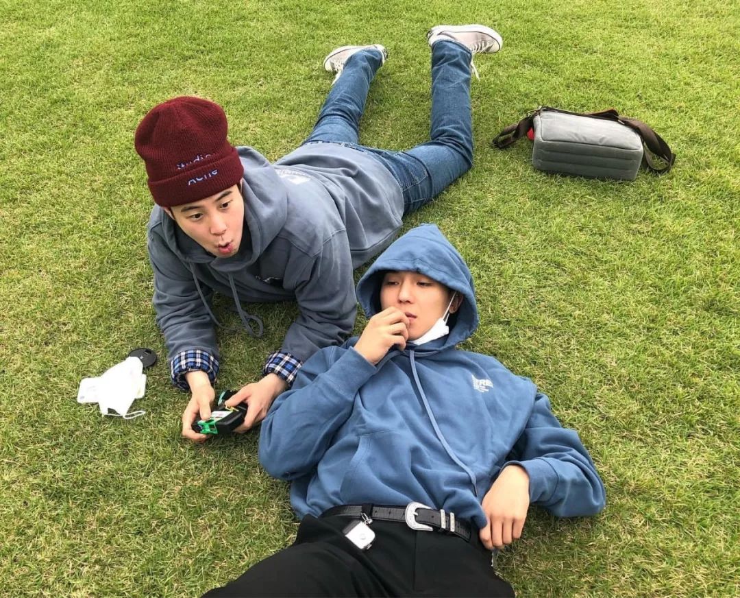 蔡徐坤李宇春亲自带货的潮牌，到底有什么了不起？