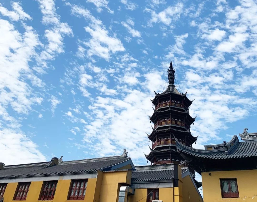 无锡南禅寺书城小巷子里的旧书店,2022年无锡南禅寺书城开放吗