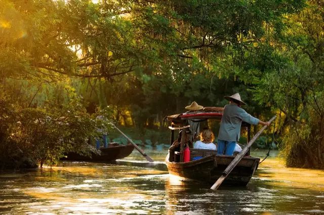 耗时3年的花间堂创始人新作，以船代步揭开杭城小众一面