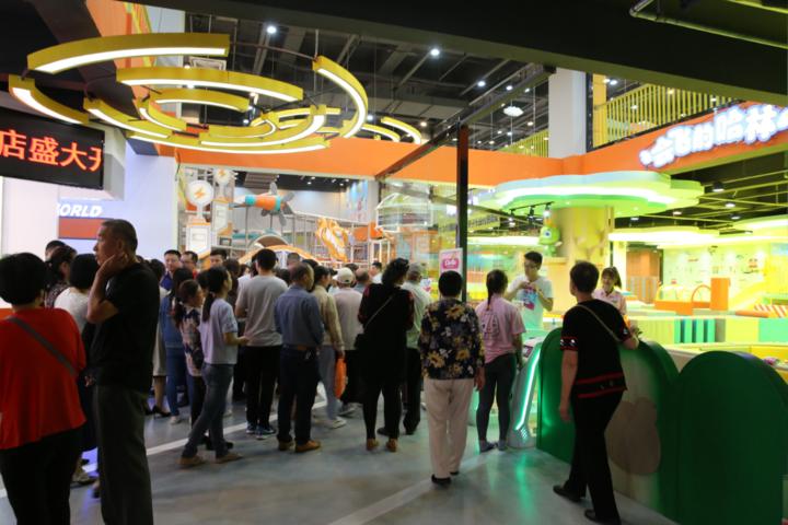 聊城当代国际购物中心负一楼,聊城当代购物中心9周年庆典