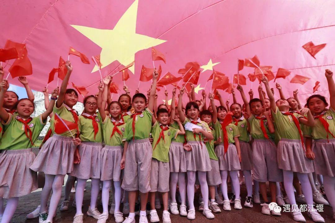 五星红旗同框感受,跟五星红旗合影感想